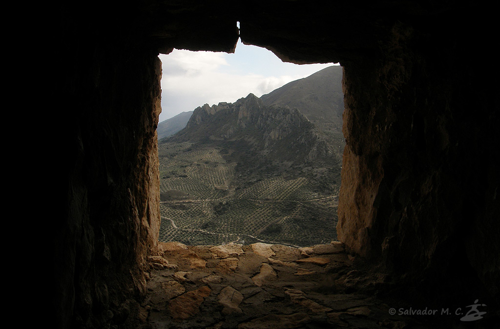 Ventana del castillo de Álbanchez de Mágina.