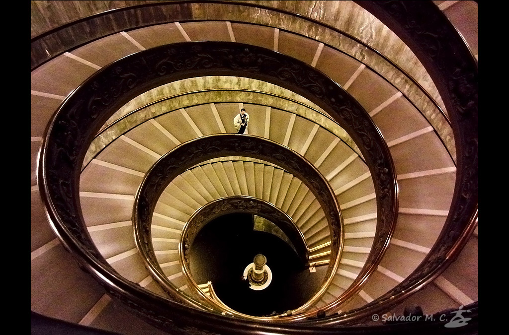 Escalera de los museos vaticanos.