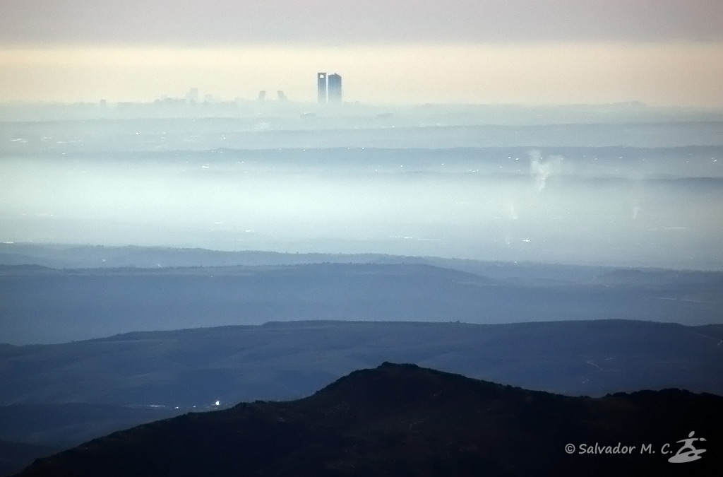 Madrid y sus torres desde la Pedriza del Manzanares.