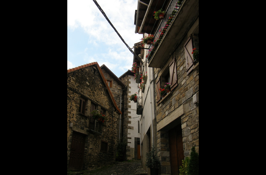 Calle de pueblo de Isaba. ORIGINAL.